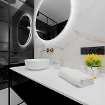 Ludwiki Z Parkingiem By Renters Warschau