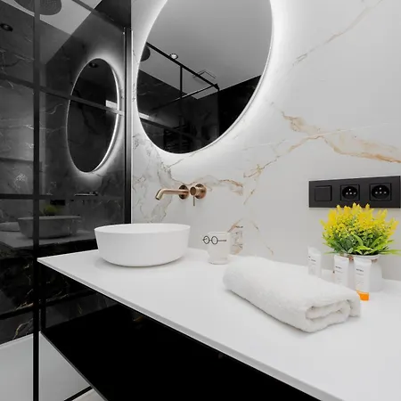 Ludwiki Z Parkingiem By Renters Varsovia