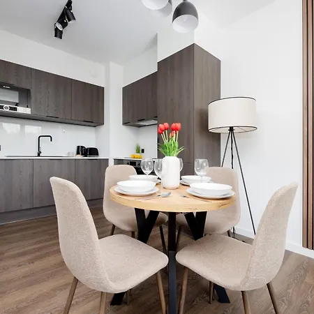 Ludwiki Z Parkingiem By Renters Varşova