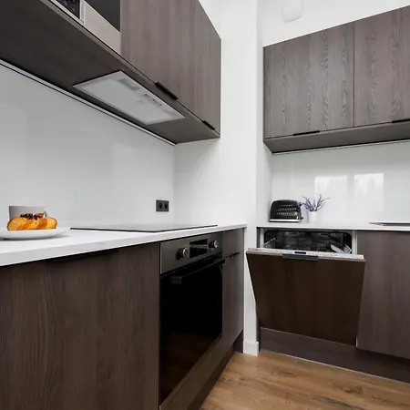 Ludwiki Z Parkingiem By Renters Varşova