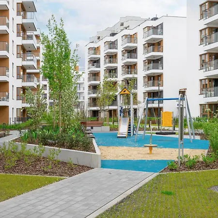 Ludwiki Z Parkingiem By Renters Varşova