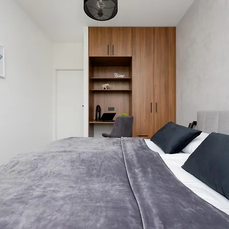 Ludwiki Z Parkingiem By Renters Lägenhet